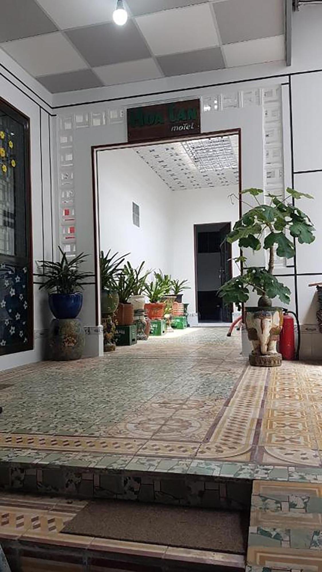 Hoa Lan Motel & Homestay Giong Tu Dien Buitenkant foto